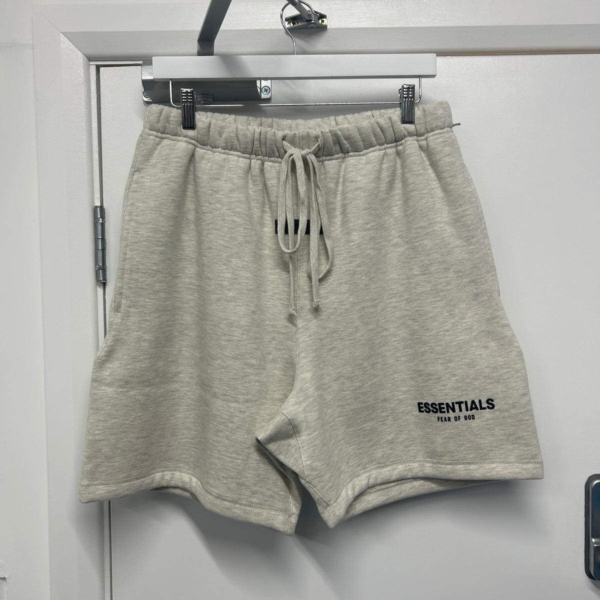 ESSENTIALS SHORTS - LIGHT OAT