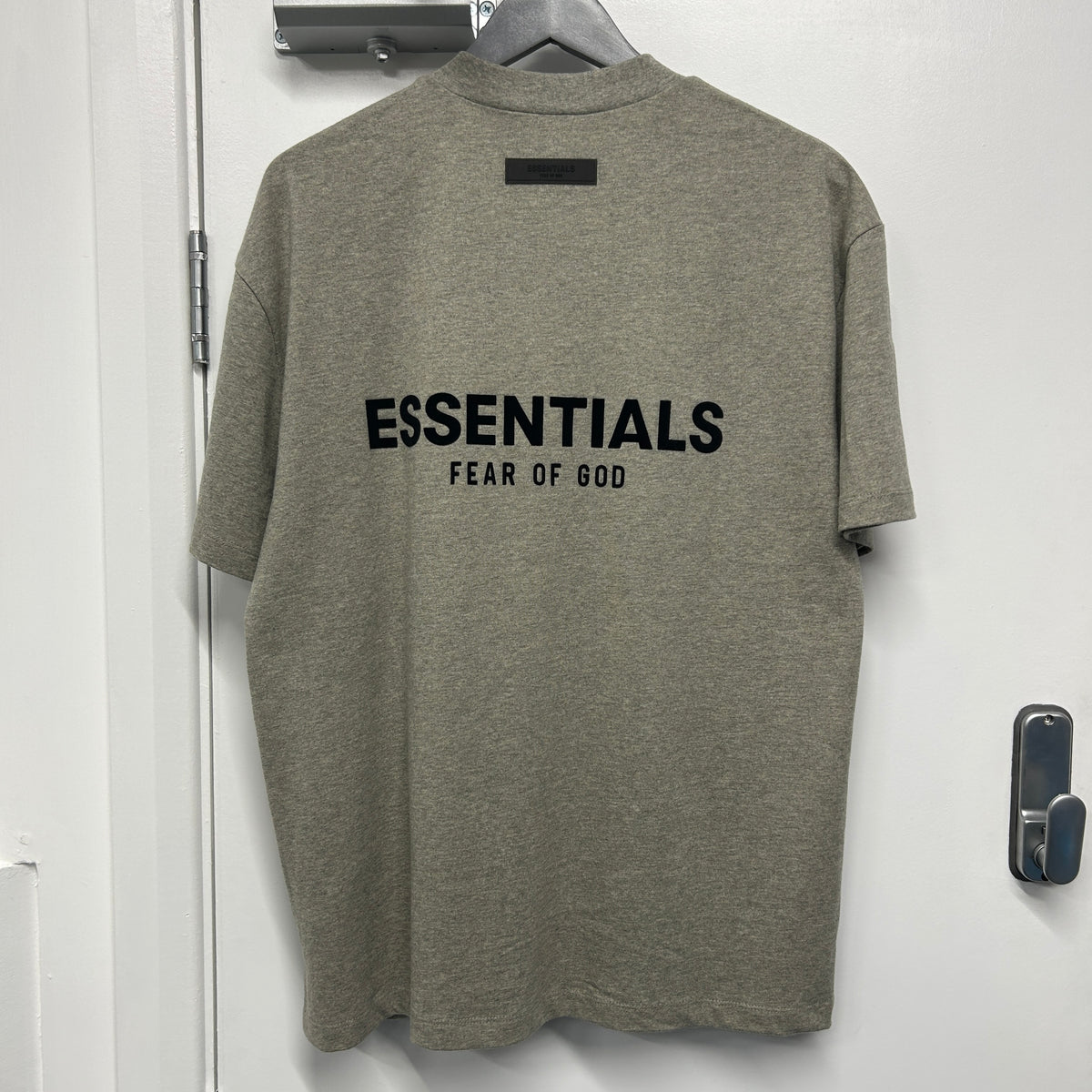 ESSENTIALS TEE - DARK OAT