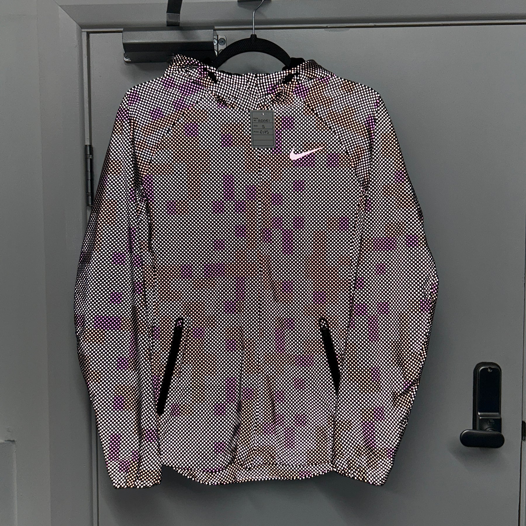NIKE REFLECTIVE STORM-FIT