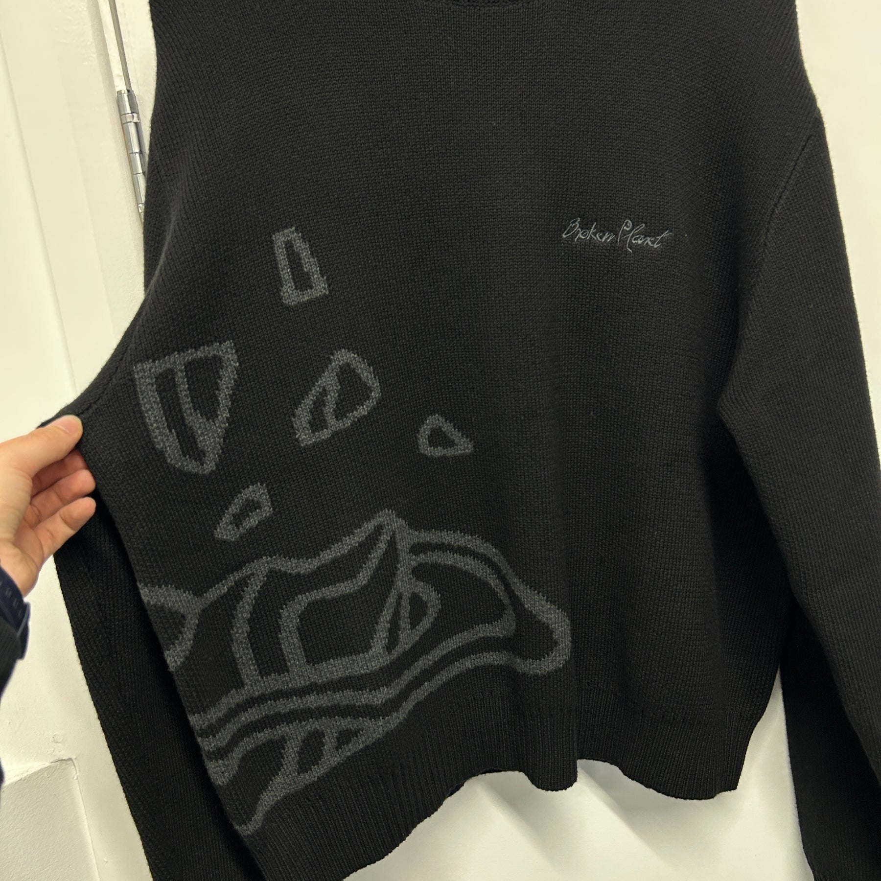 BROKEN PLANET KNIT - BLACK
