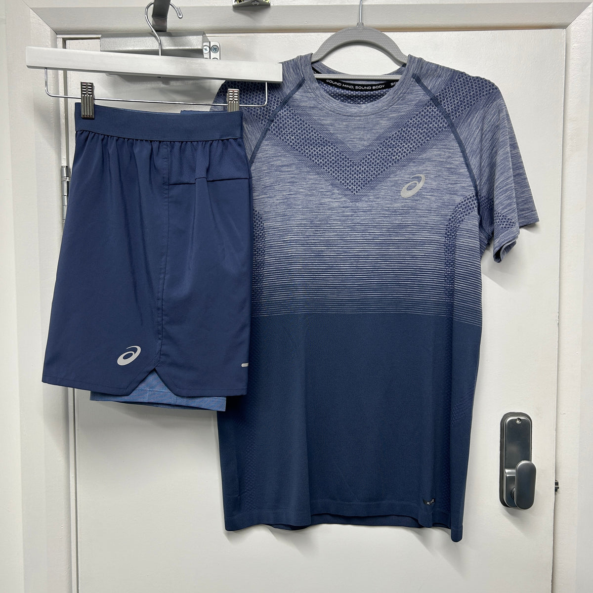 ASICS SEAMLESS SET BLUE (2 in 1 shorts)