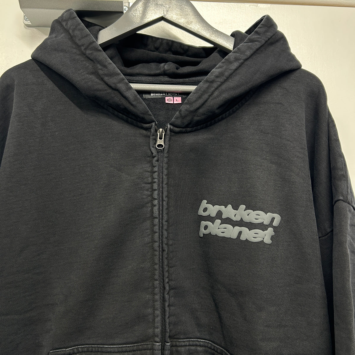 BROKEN PLANET STONE WASH ZIP UP - BLACK