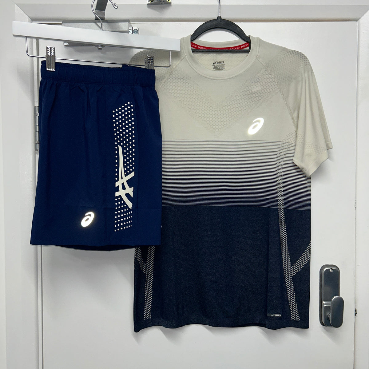 ASICS SEAMLESS SET CREAM