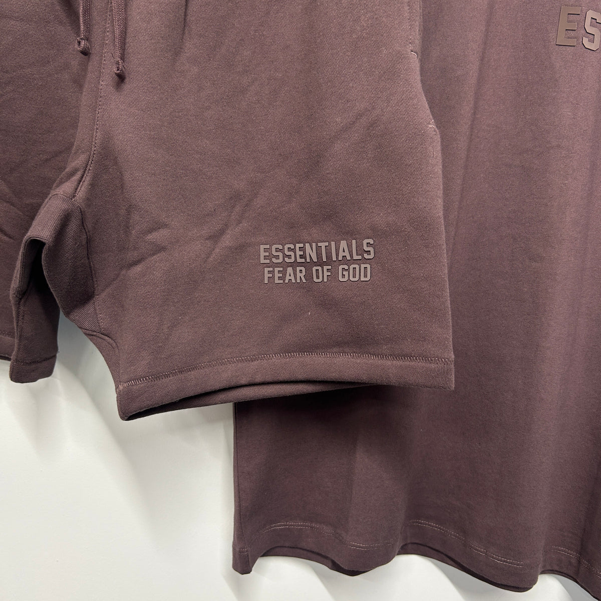 ESSENTIALS SET ‘PLUM’