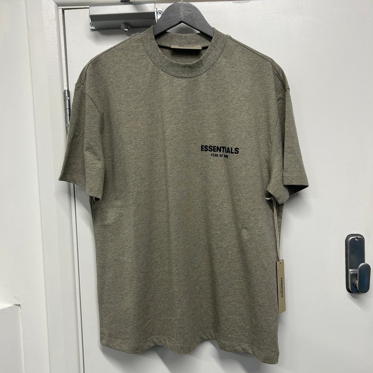 ESSENTIALS TEE - DARK OAT