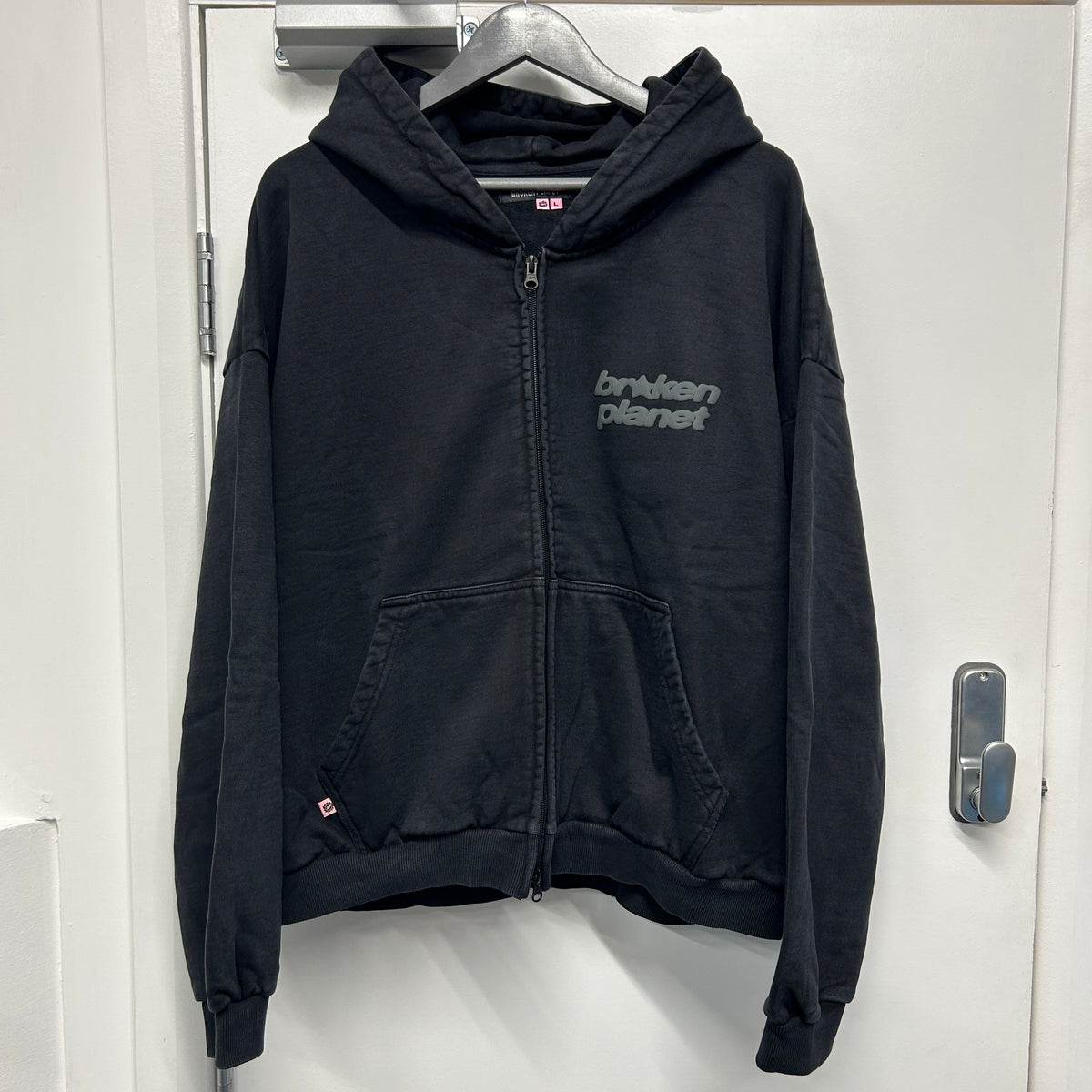 BROKEN PLANET STONE WASH ZIP UP - BLACK