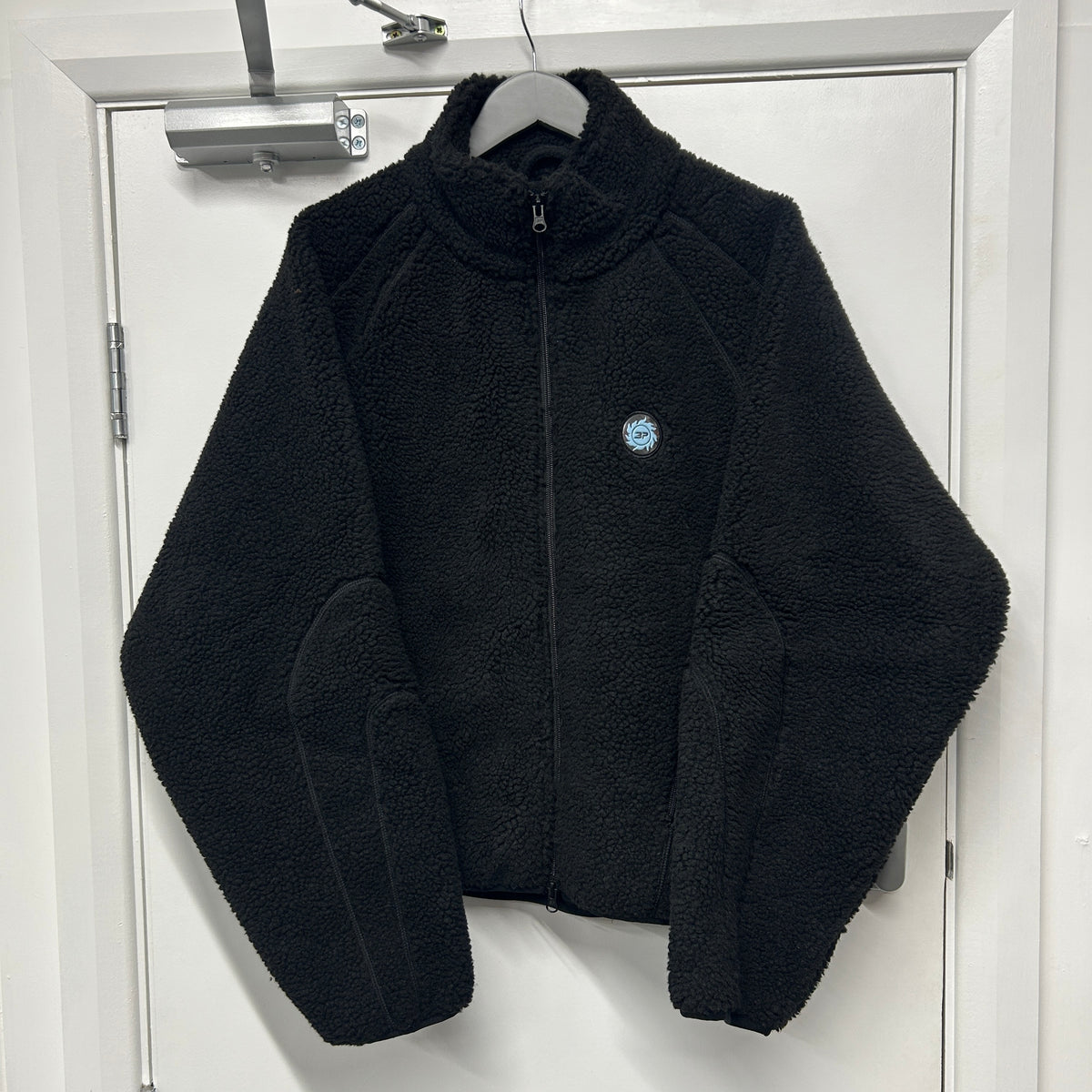 BROKEN PLANET FLEECE BLACK