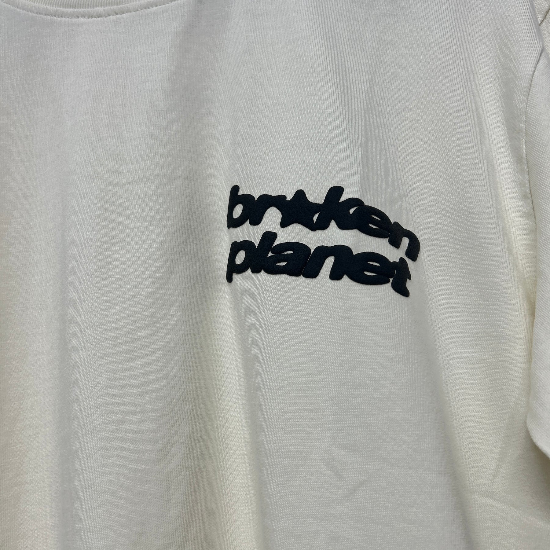 BROKEN PLANET BASIC CREAM TEE