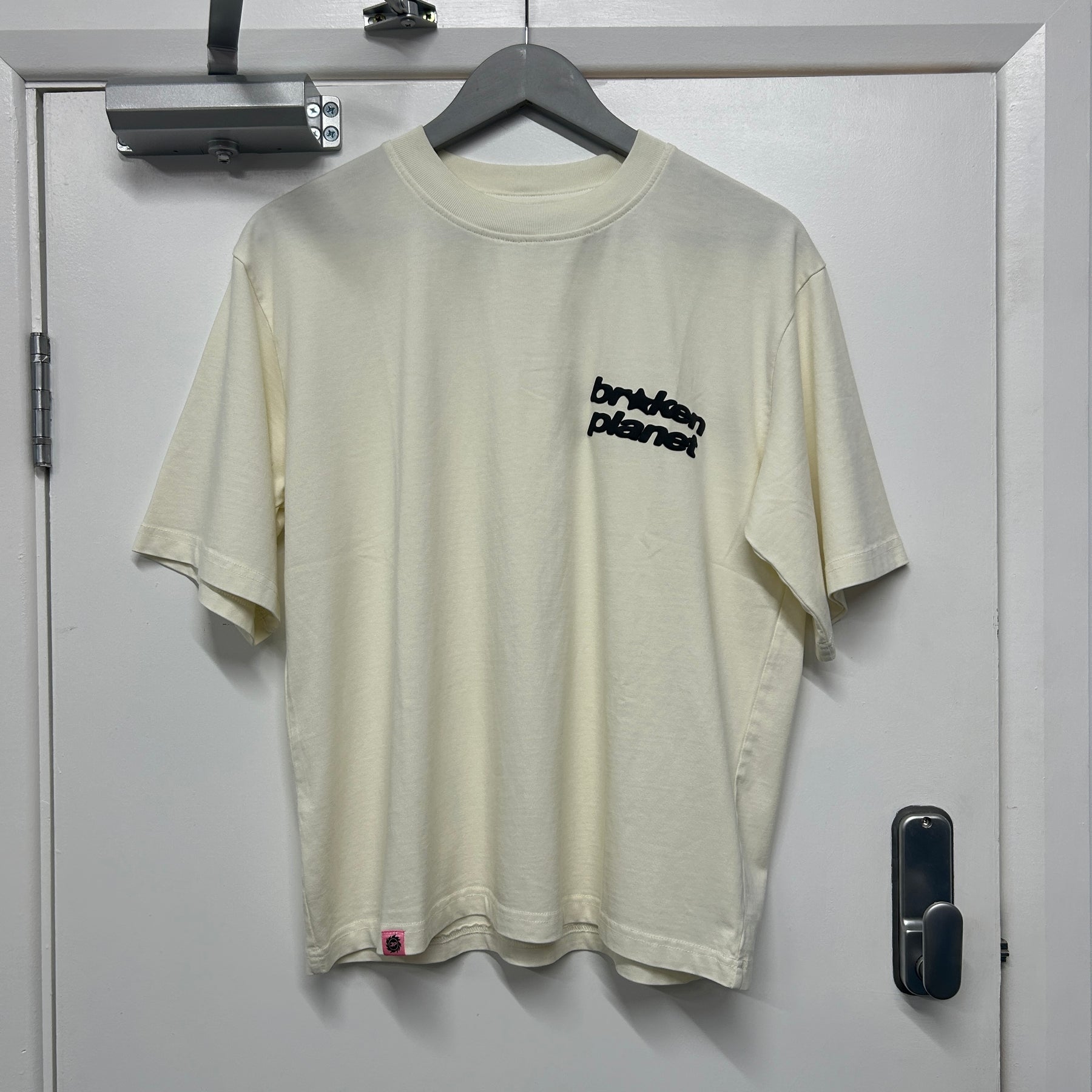 BROKEN PLANET BASIC CREAM TEE