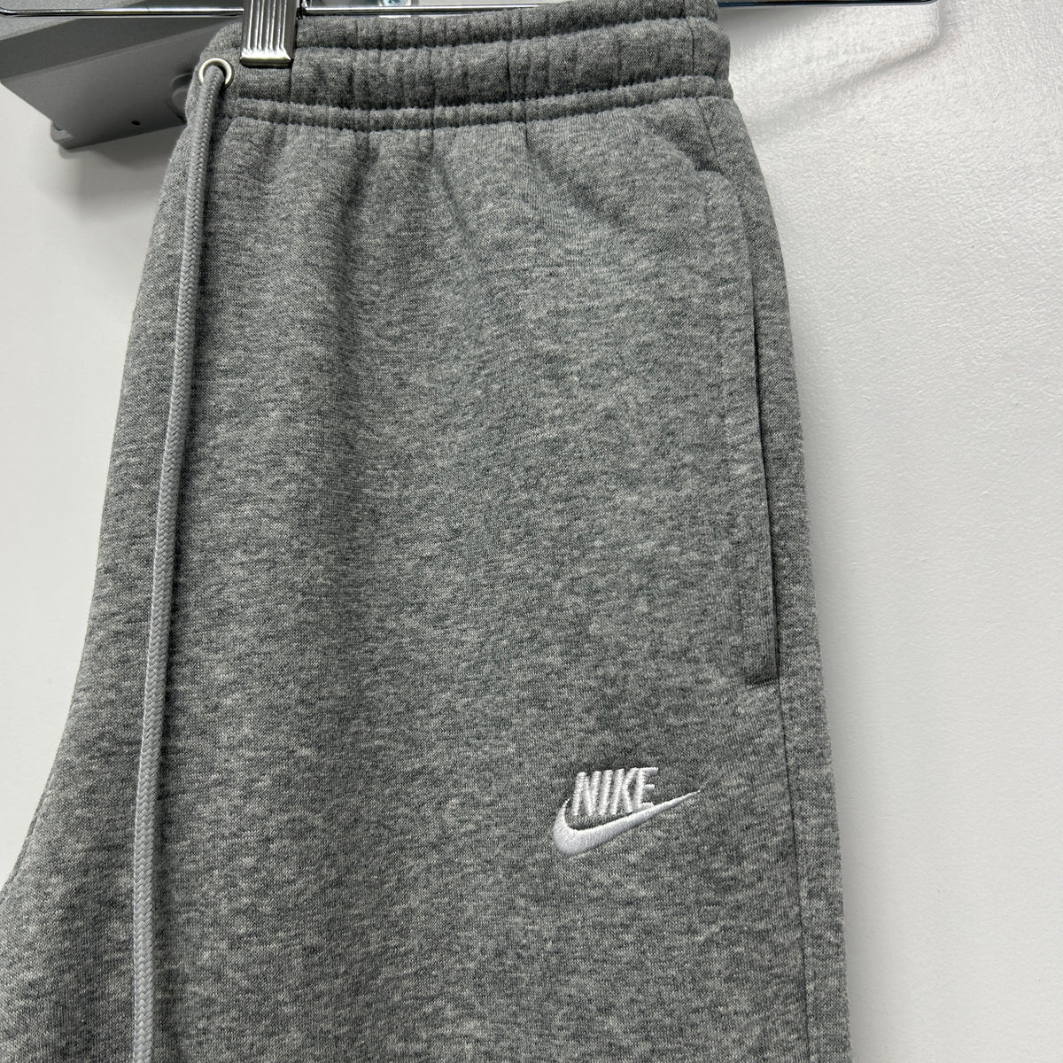 NIKE OPEN HEM FLEECE JOGGERS - GREY