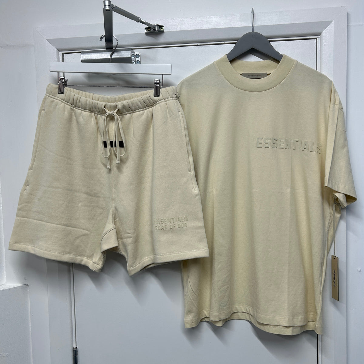 ESSENTIALS SET ‘EGG SHELL’