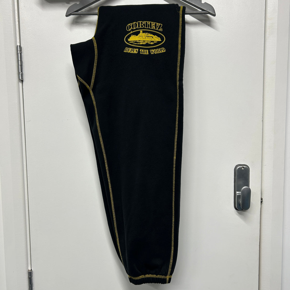 CORTEIZ HONEY BLACK JOGGERS