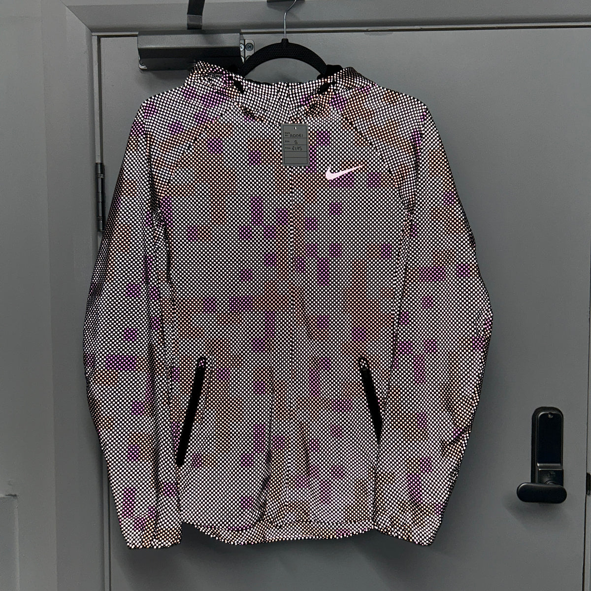 NIKE REFLECTIVE STORM-FIT