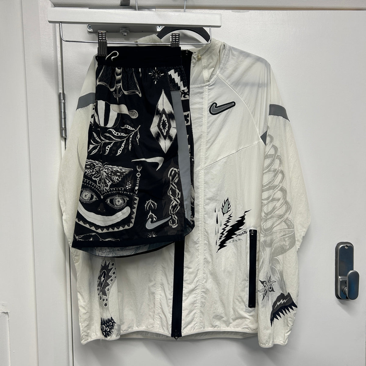 NIKE WHITE DRAGON SET