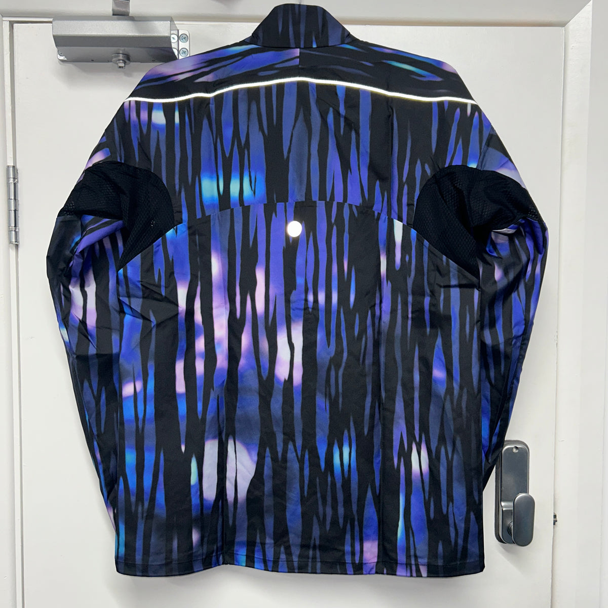 ASICS ‘LIGHT SHOW’ JACKET
