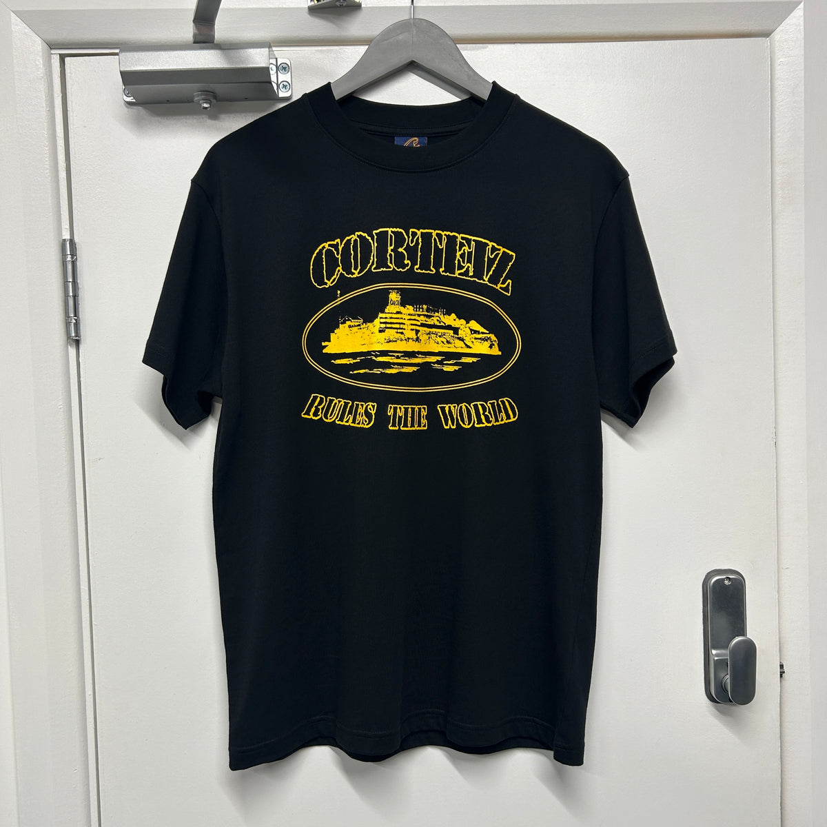 CORTEIZ HONEY BLACK TEE