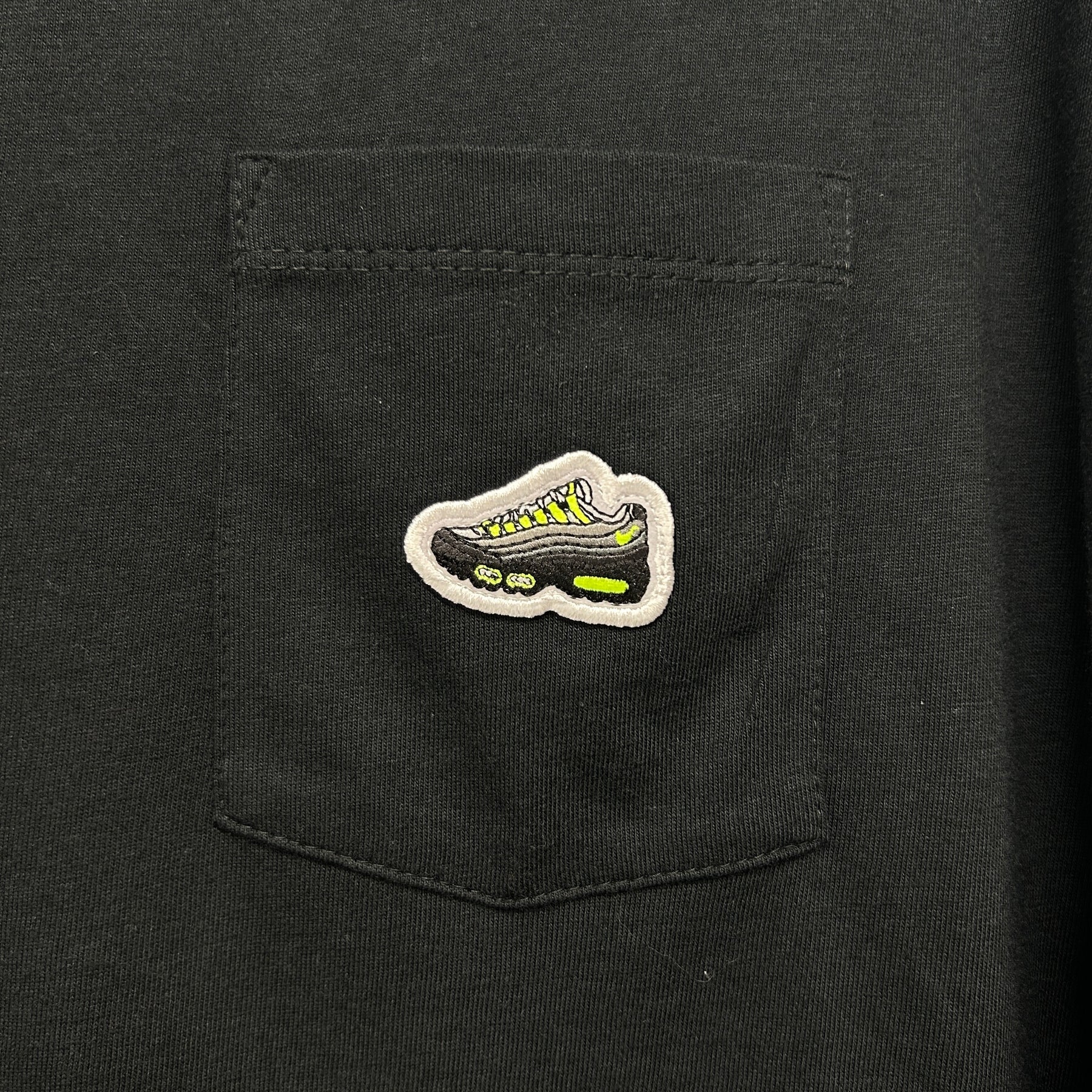 NIKE OG NEON 110 TEE - BLACK
