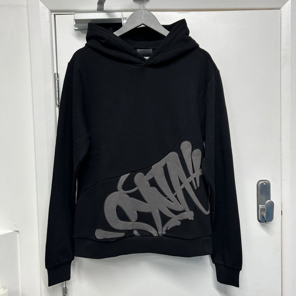 SYNA BLACKOUT HOODIE