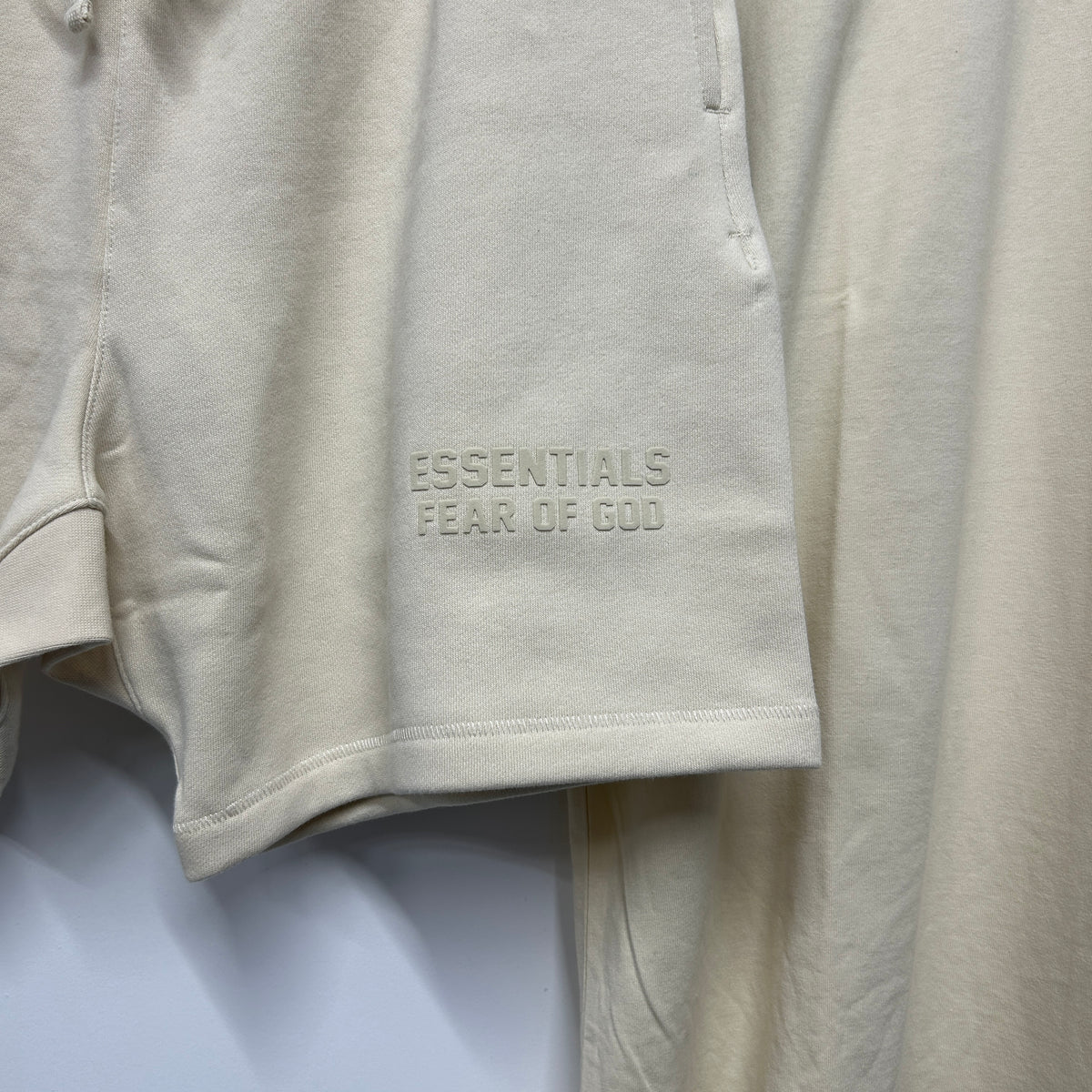 ESSENTIALS SET ‘EGG SHELL’
