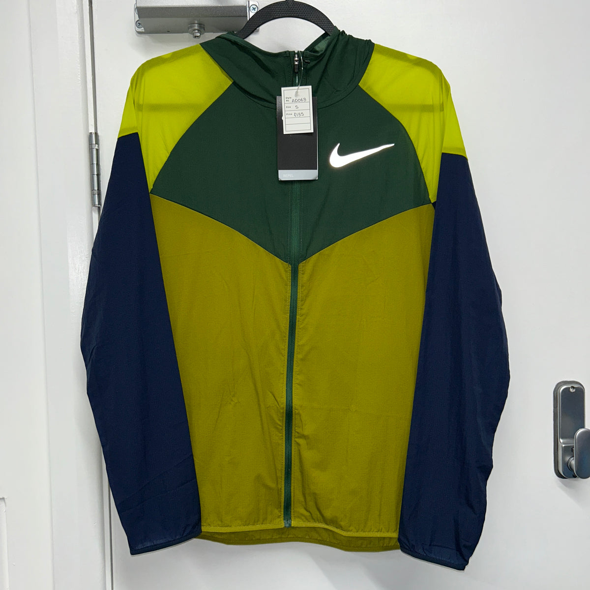NIKE REPEL LIME JACKET