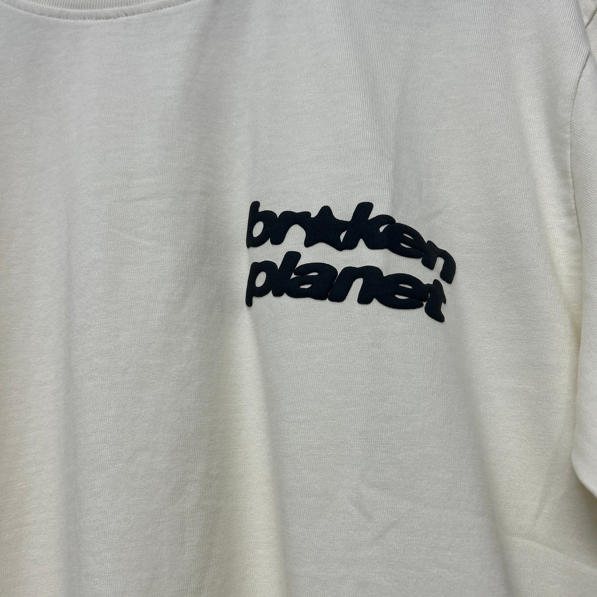 BROKEN PLANET BASIC CREAM TEE