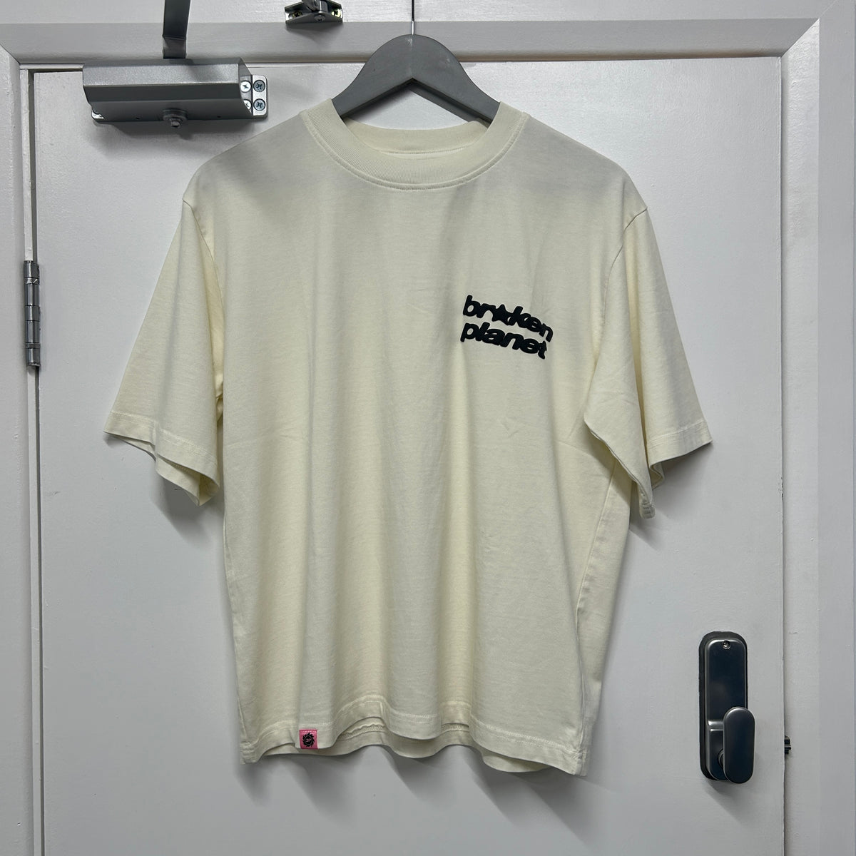BROKEN PLANET BASIC CREAM TEE