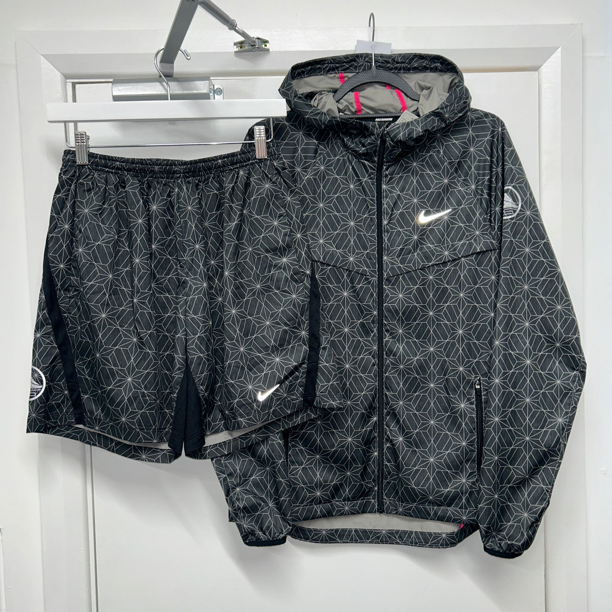 NIKE GEOMETRIC SET
