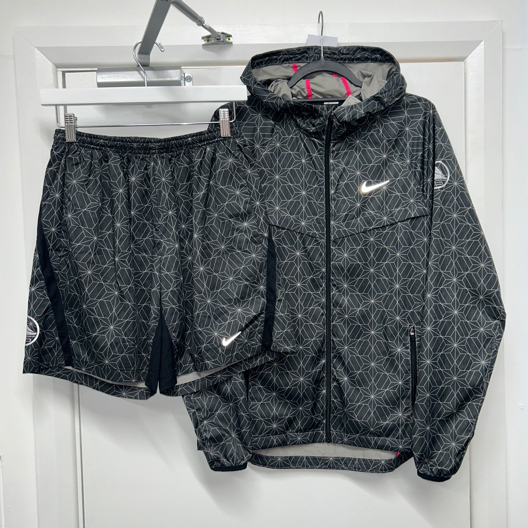 NIKE GEOMETRIC SET